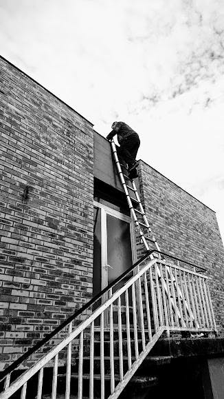 Photographie réalisée par Sibane représentant un prélèvement amiante dans le cadre d'un diagnostic avant travaux.